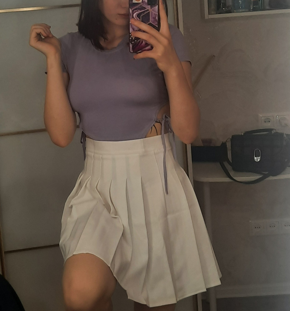 нужно было брать s... а так отличный материал, все устраивает