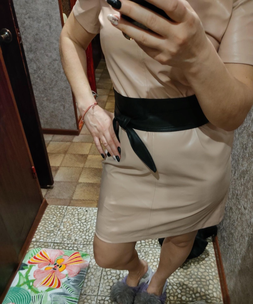 Отличный пояс. Подойдёт под все. Я купила специально под коженное платье.😍😘