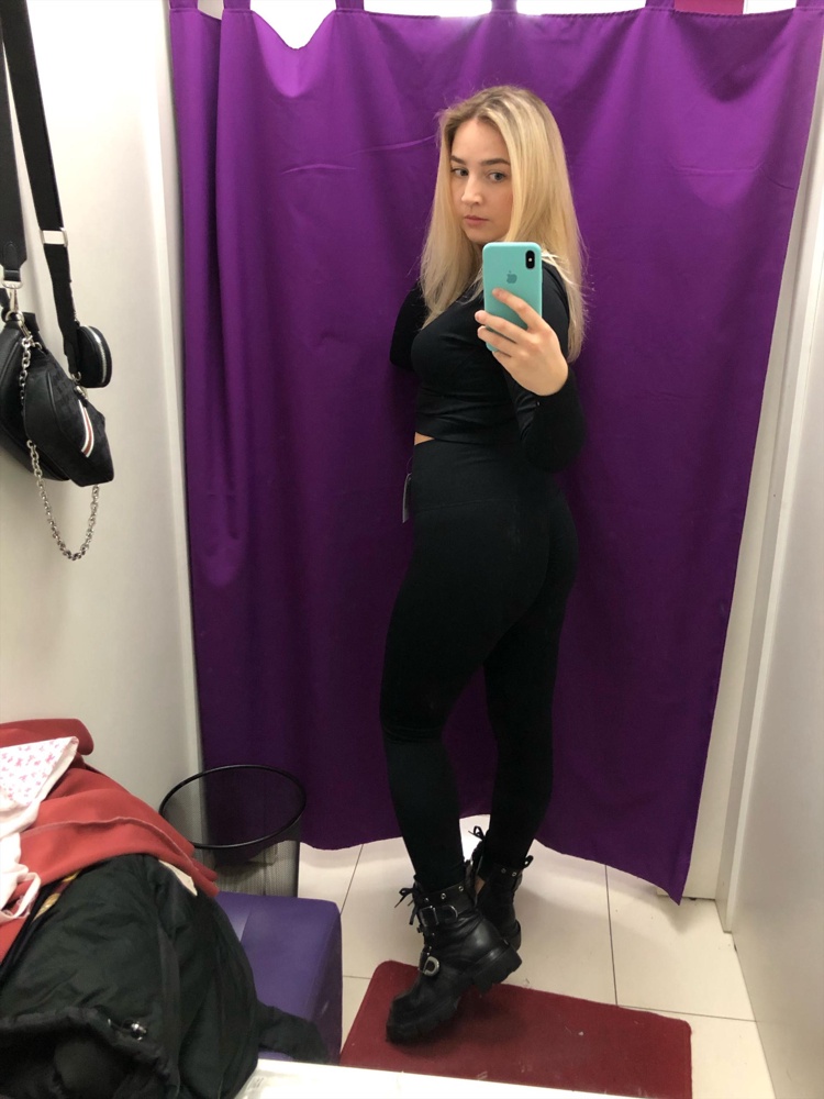 Довольна покупкой! Взяла на размер больше и не прогадала) сел отлично! 