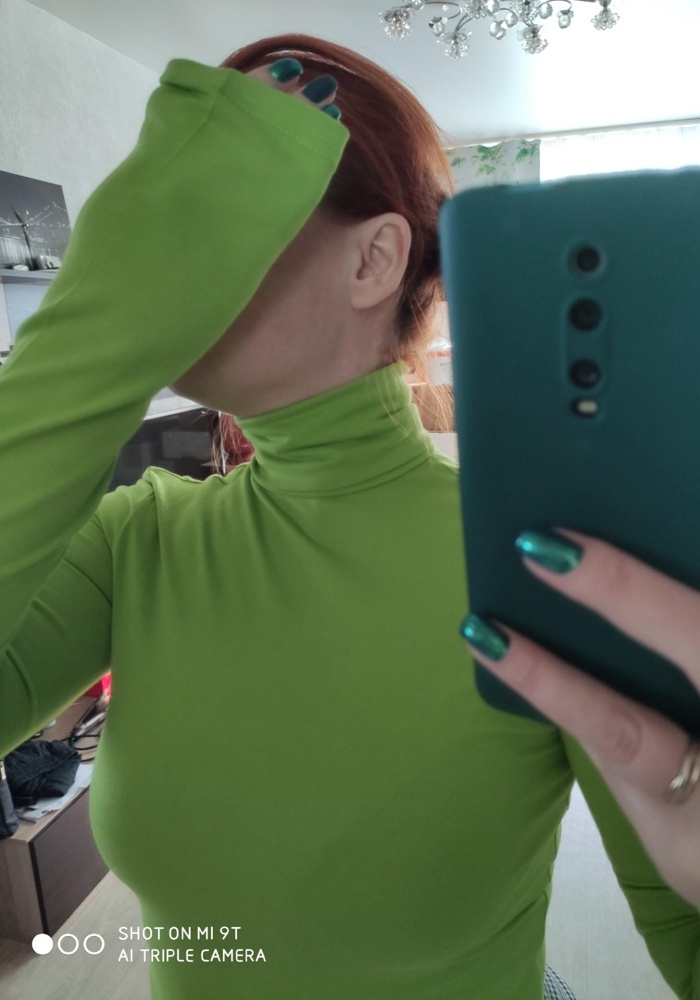 Ткань как всегда отличная👍, но водолазка просвечивает  🤏и самое главное девушка с ростом ниже 160 см будет длинное горло ,длинные рукава и сама она длинная😉. И цвет ,я думала будет немного Ярче✨ 🙈 за 189₽ ОТЛИЧНО!