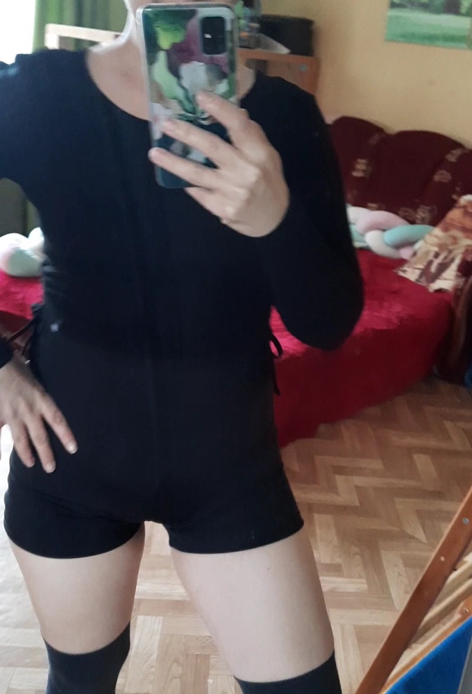 Хорошие, не просвечивают, высокая посадка. Если нужен слим эффект, смело берите на размер меньше. 