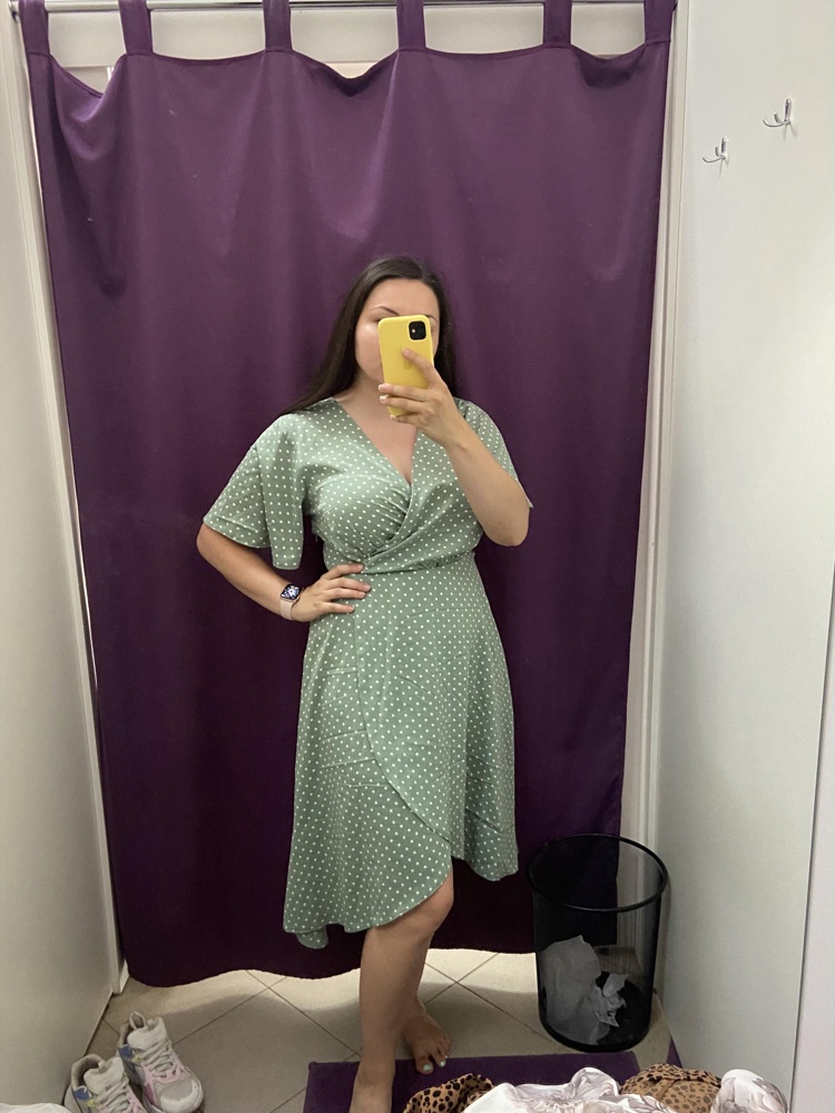 Платье понравилось, подчёркивает грудь, расцветка супер 👏🏻 