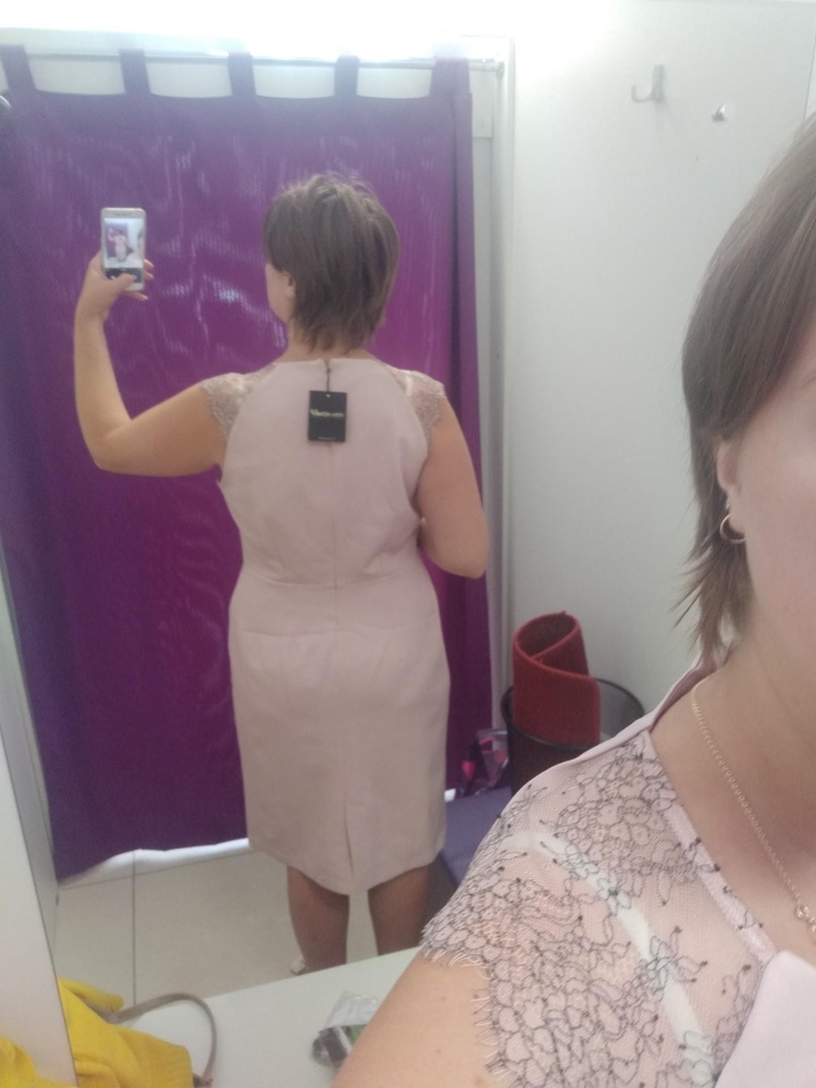 Платье потрясающее, очень нежное. Но цвет не всем подойдёт. Ткань у лавандового и морской волны - разная. Здесь плотнее и смотрится лучше