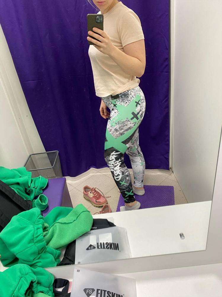 Качество отличное. Сели идеально!!! Нашла впервые длину на мои короткие ноги. Но рисунок специфический. Мне показалось что он подчеркивает в моей фигуре минусы. Перезаказала другую расцветку, менее яркую.  Рост 162 вес 60. 