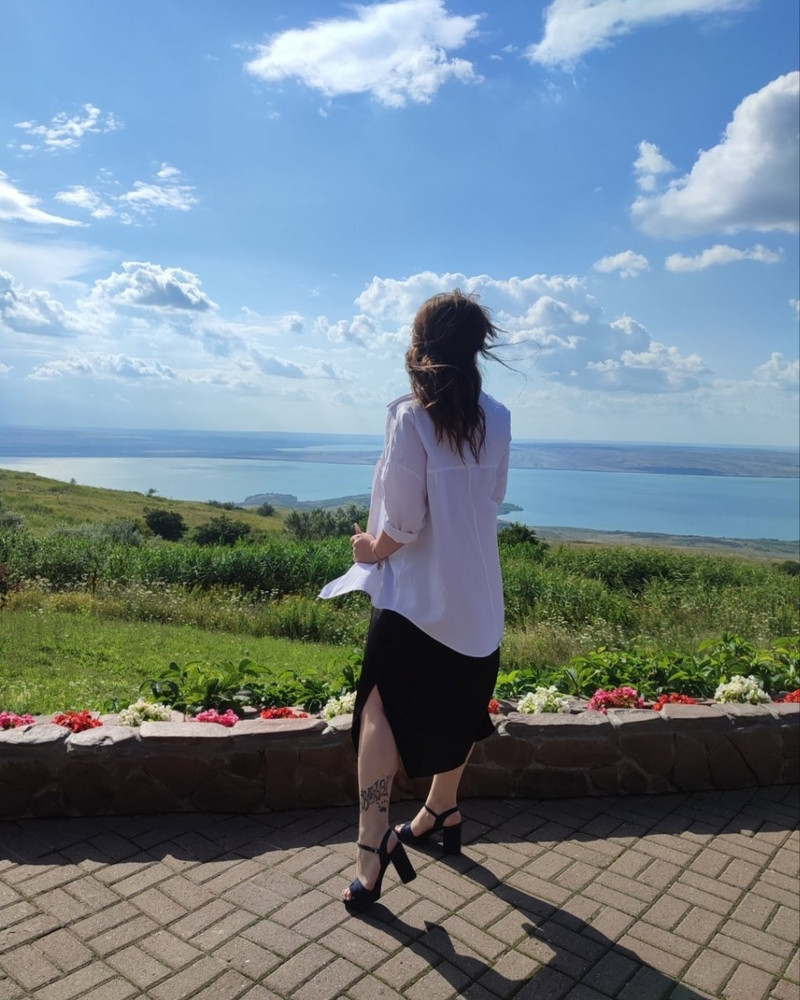 Это просто восторг! Я в него влюбилась! Очень нежная ткань, затяжек не остаётся, не мнётся.