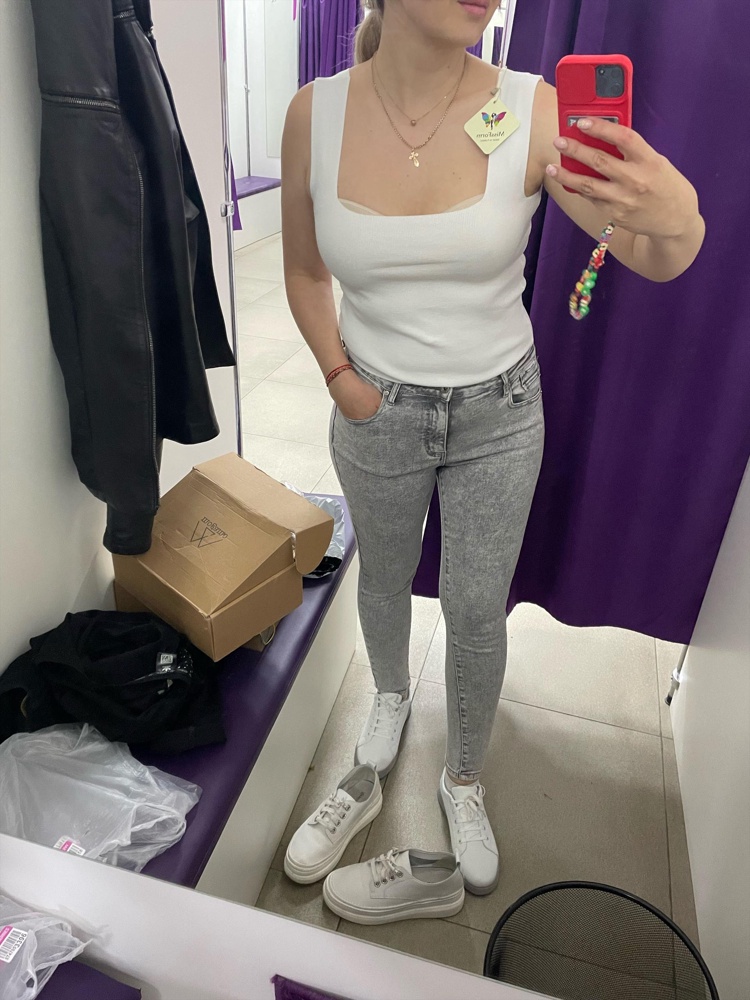 Отличная маечка , на мой 48р коротковатая… но я взяла , буду под рубашку разлетайку одевать 