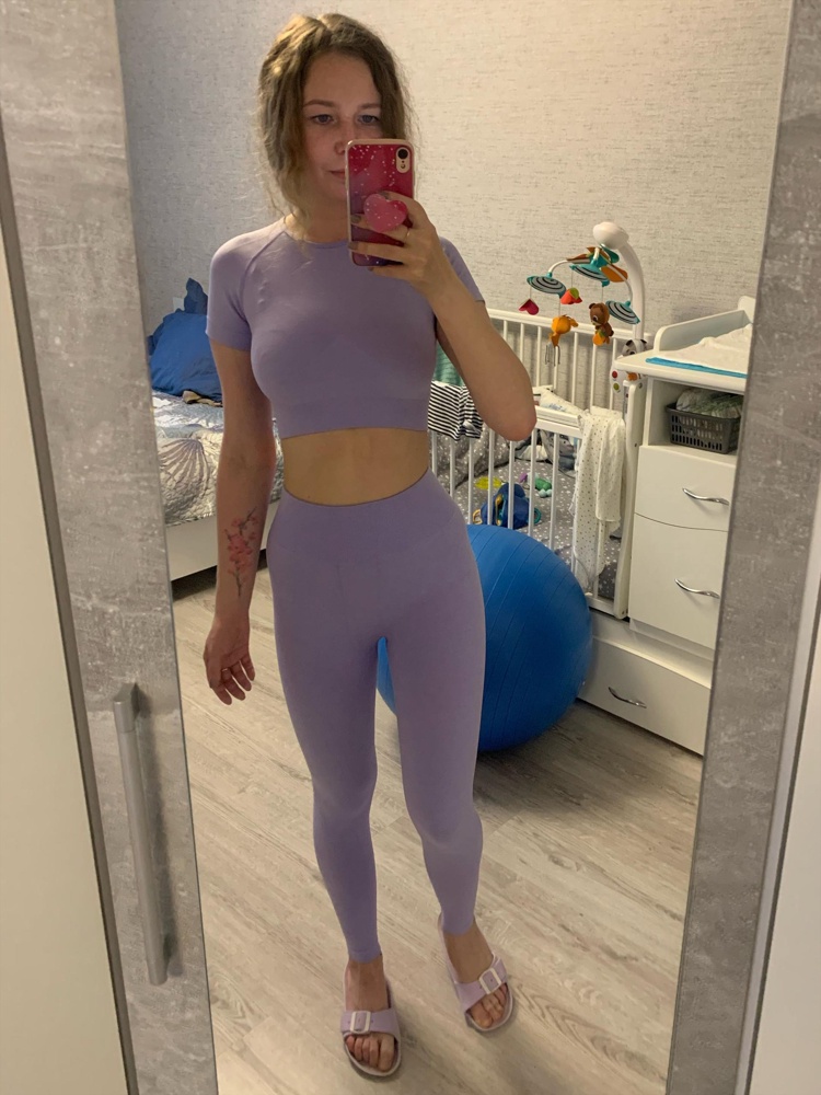 Очень классный костюм) перемерила много разных, но этот самый удобный и цена супер) цвет очень нежный