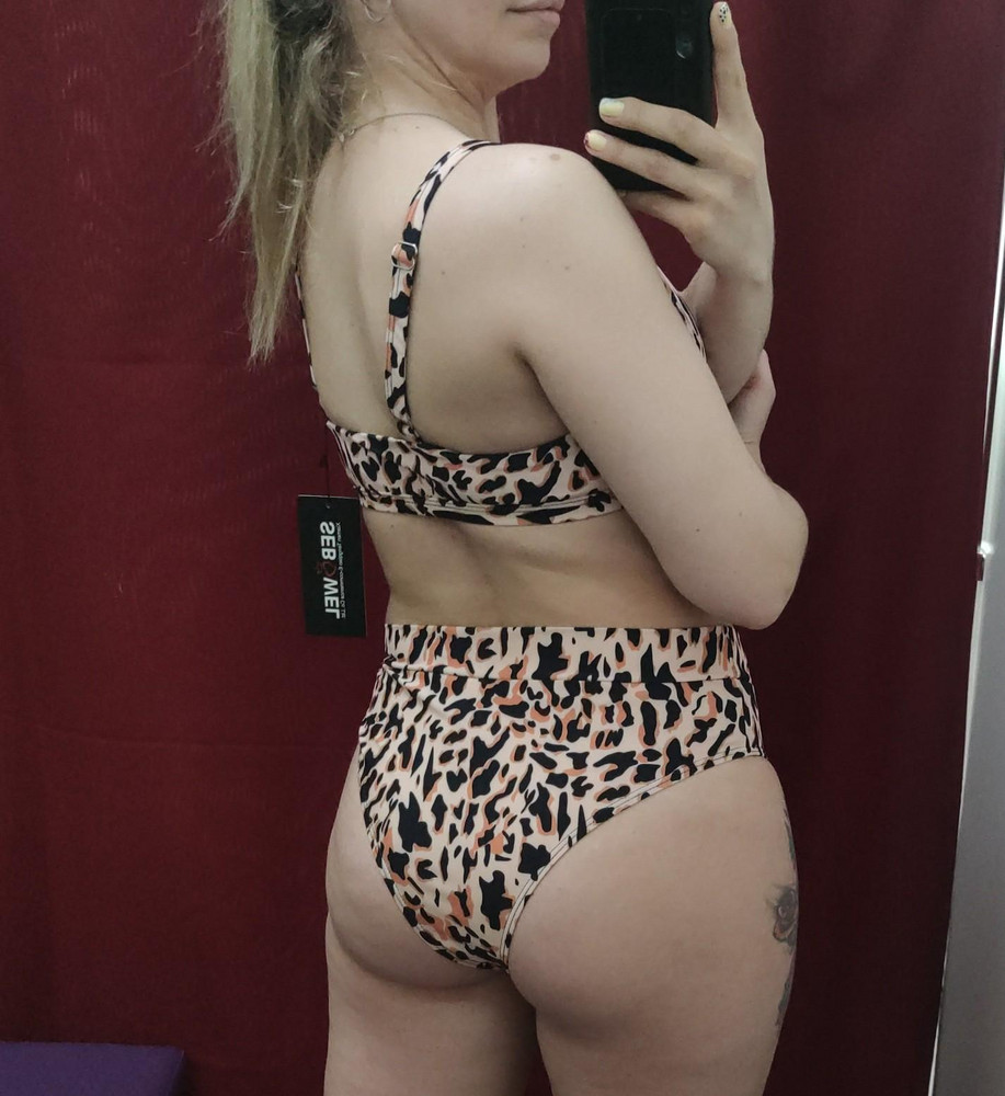 Купальник норм, кто говорил маломерным враньё. 90 75 100 брала Л, большеват. Надо было М