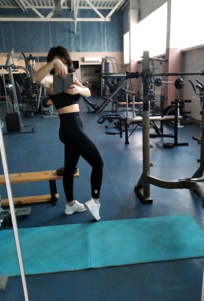 Очень комфортно в нём заниматься, ткань клёвая, приянтная к телу! Для лета не жаркий, хорошо дышит! 