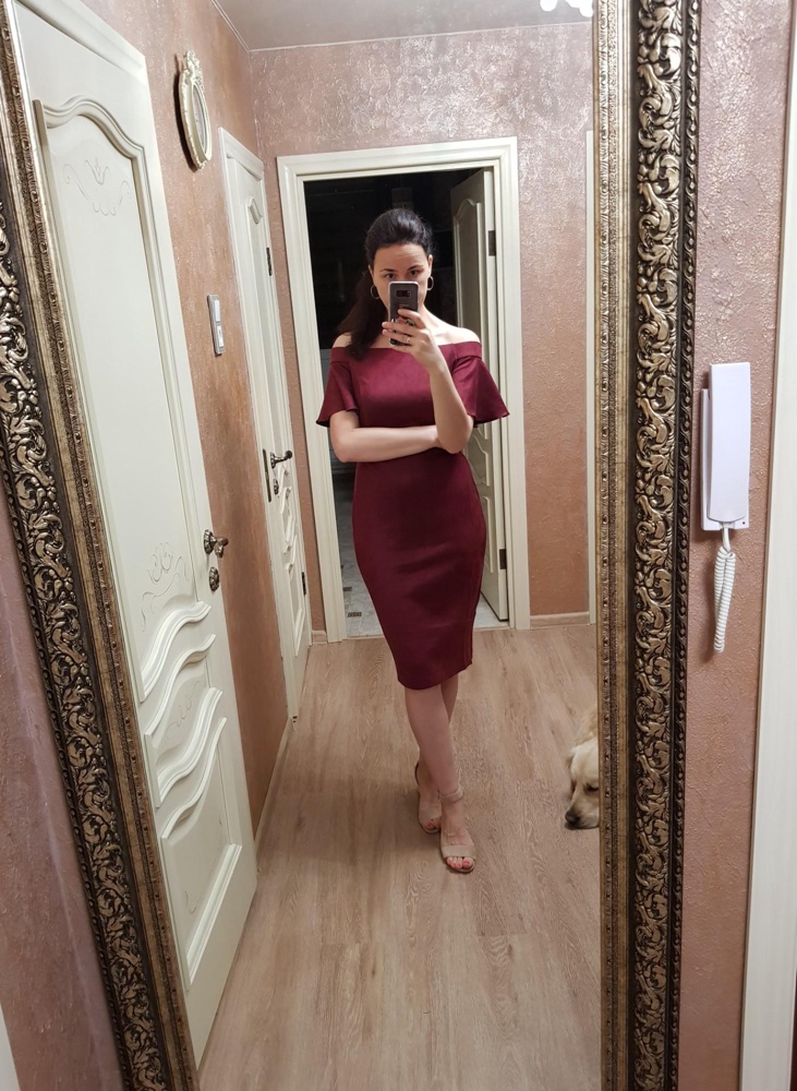 Красивое платье, плотная ткань, приятная расцветка, на мой 46 хорошо сел 48 размер, длина на рост 175 чуть ниже колена, пошито очень  качественно