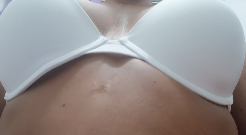 Раньше к этому производителю не было вопросов, но сейчас качество белья явно изменилось не в лучшую сторону. Заказала два лифа - оба в непотребном состоянии. У одного чашка вся в заломах как-будто его корова пожевала, у второго - выгнутая косточка, лиф не прилегает близко к телу с одной стороны и давит с другой. И за возврат этого товара непринодного к носке ещё и 100 рублей взяли.