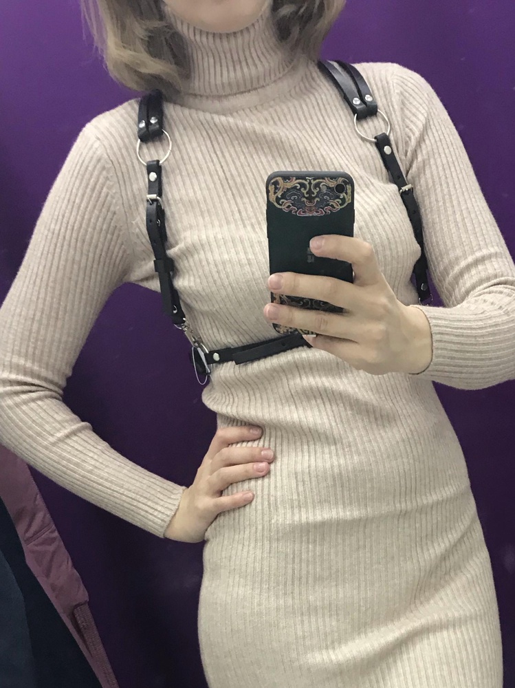 Был небольшой брак в креплении карабина, но  легко корректировала его. По-моему смотрится очень элегантно.