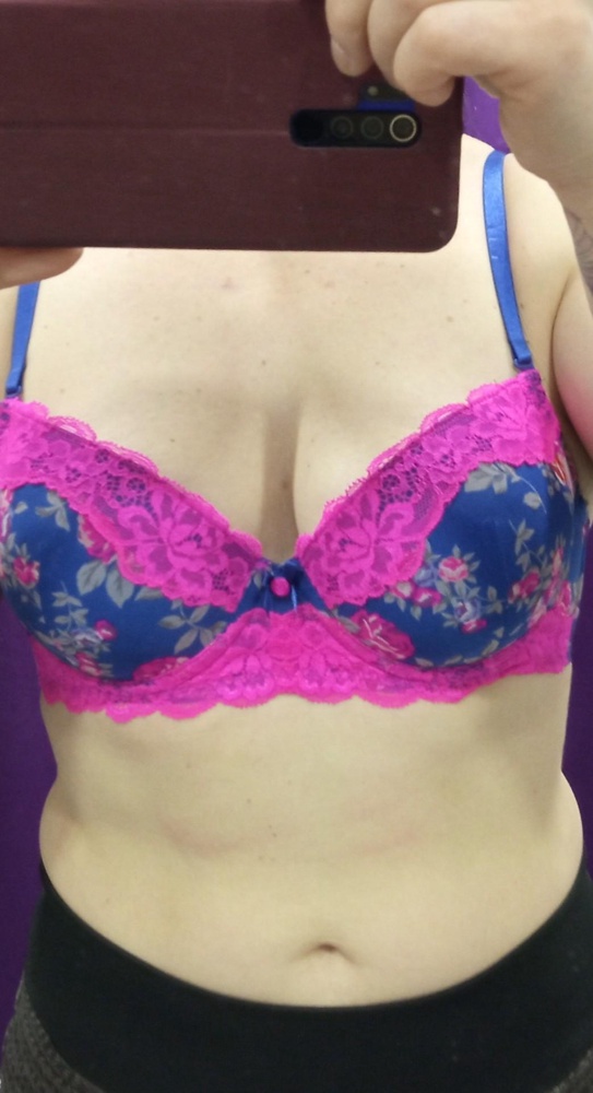 В размер, хотя свой 75в мне в инфинити и 70 с подходил и 75 в так что не угадаешь и бонус, совсем за копеечки, а качество!!!!