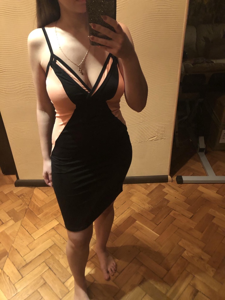 Выглядит как платье, а не сорочка! Очень красиво! Из минусов , подчеркивает все плюсы и минусы фигуры 🙈