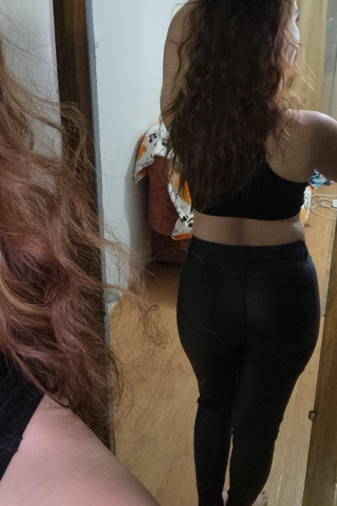 Шикарные штаны, без утеплителя, нитки не торчат, размер подошёл идеально, я довольна 😌