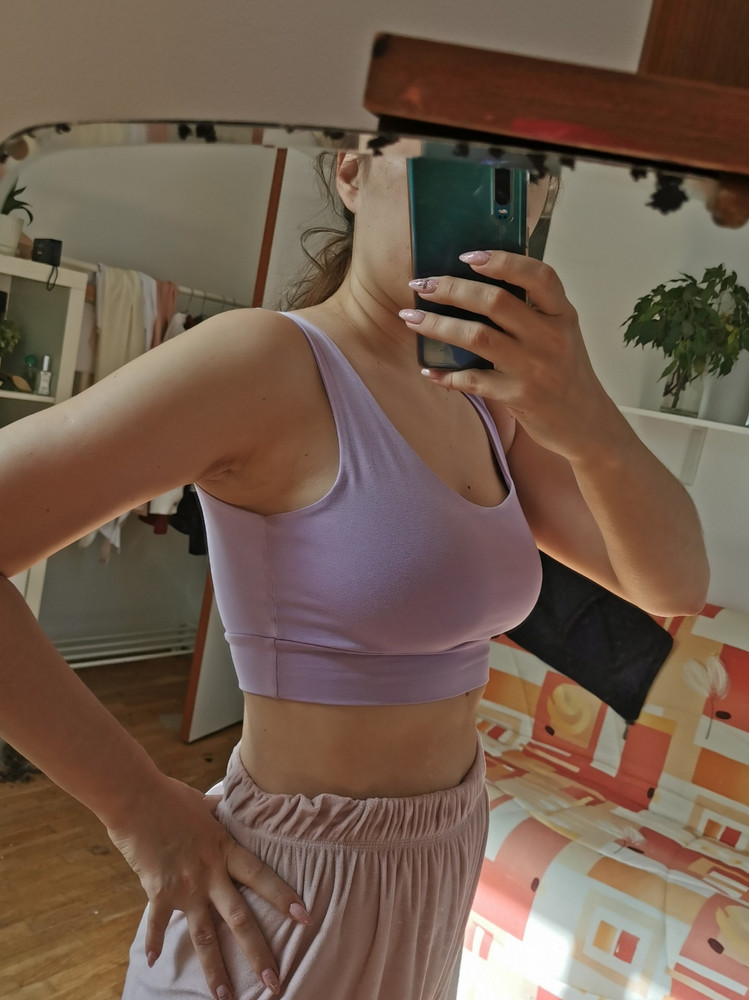 Офигенный топ, ткань плотная, и он полностью двойной, размер в размер, на Ог 92 брала 46 размер, хорошая поддержка груди и очень комфортно в нем