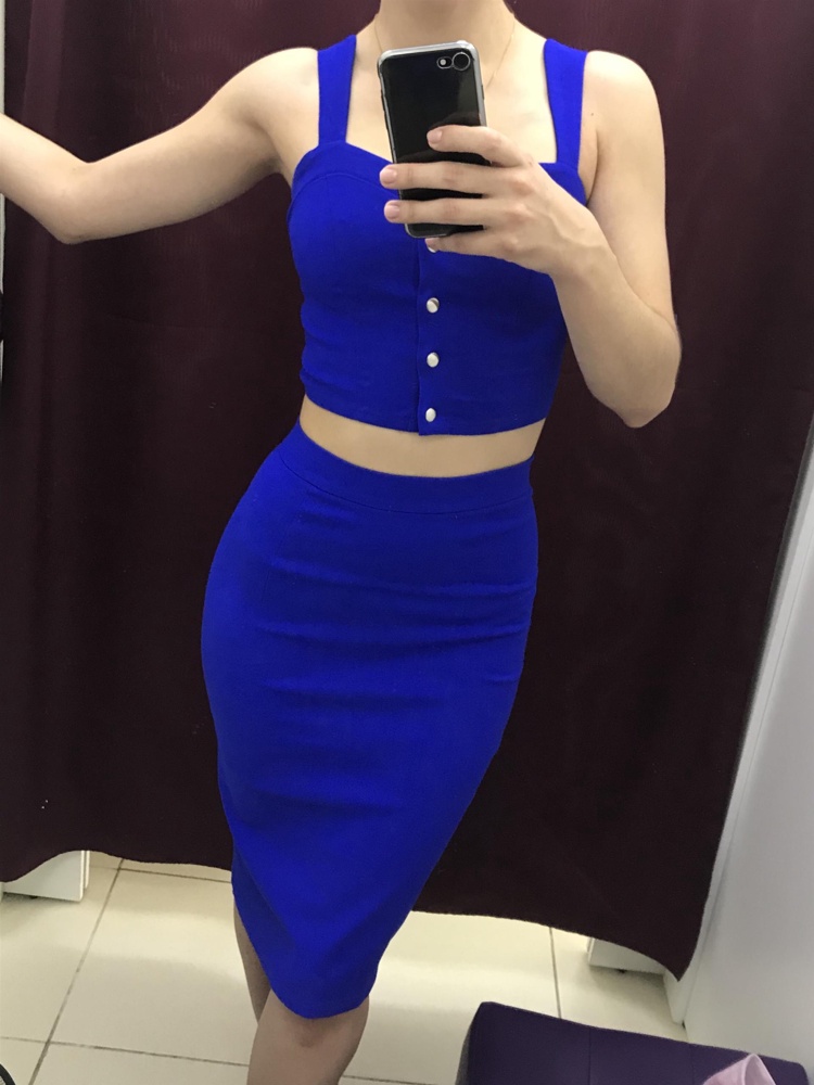 Костюм потрясающий! Сел идеально по фигуре, размер в размер. В восторге, спасибо!