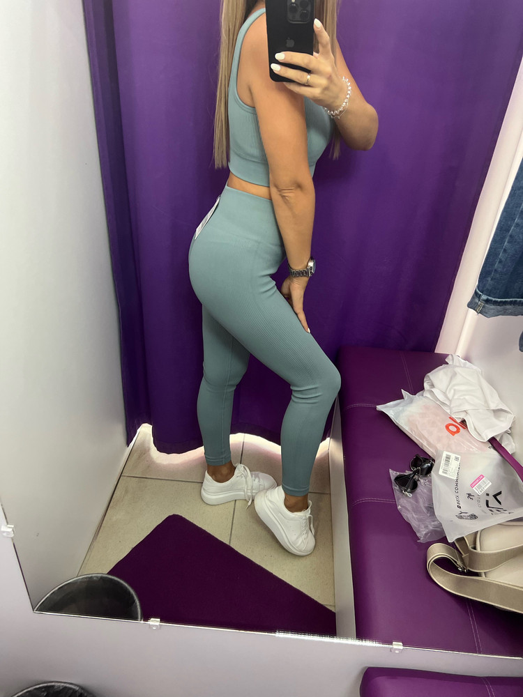 Очень довольная покупной , в массмаркете такого качество не найти искала , размер взяла М хотя ношу S и не давит не просвечивает , пока все нравиться 