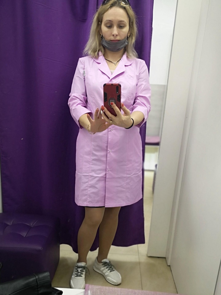 На свой 44 взяла 46, по отзывам, но и 44 тоже бы подошёл, просто идеально сидел бы, этот свободно, оставила, но ничего страшного, может даже и крмфортнее будет, пояс регулируемый сзади в помощь. очень понравился, качество хорошее, плотный