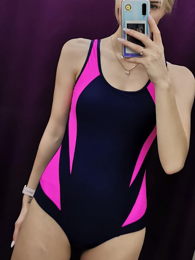 Цвет как на фото, ткань плотная, качество хорошее, единственное не соответствует размер. я ношу s - m, заказала m пришёл очень маленький, перезаказала на размер больше, в итоге всё равно оказался плотноват, можно было ещё больше взять