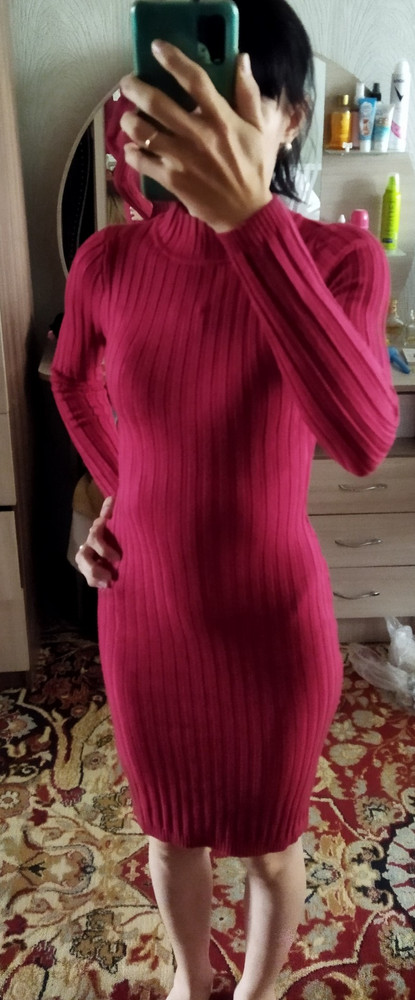 Отличное платье! Хоть я и заказывал немного другое, но жена всем довольна! Единственное что не понравилось, это женский длинный волос на платье...