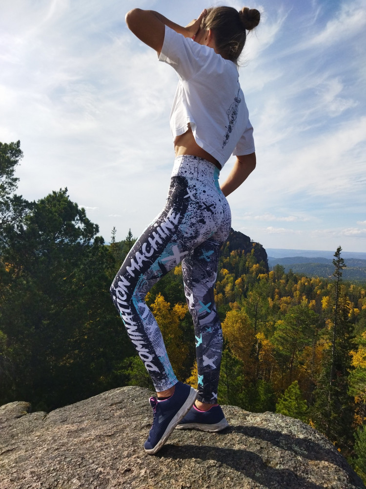 На мои ОТ 66, ОБ 86 см и рост 158 сидят неплохо, но можно было на размер меньше спокойно взять.  Утягивающего эффекта у них нет). Не просвечивают.