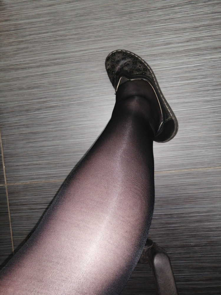 Колготки нравятся, за такую цену - 126 руб - вообще классные)) хорошо тянутся, растяжки не появляются, цвет ровный с блеском, шортики прочные. Заказала уже 4 штуки на всякий случай