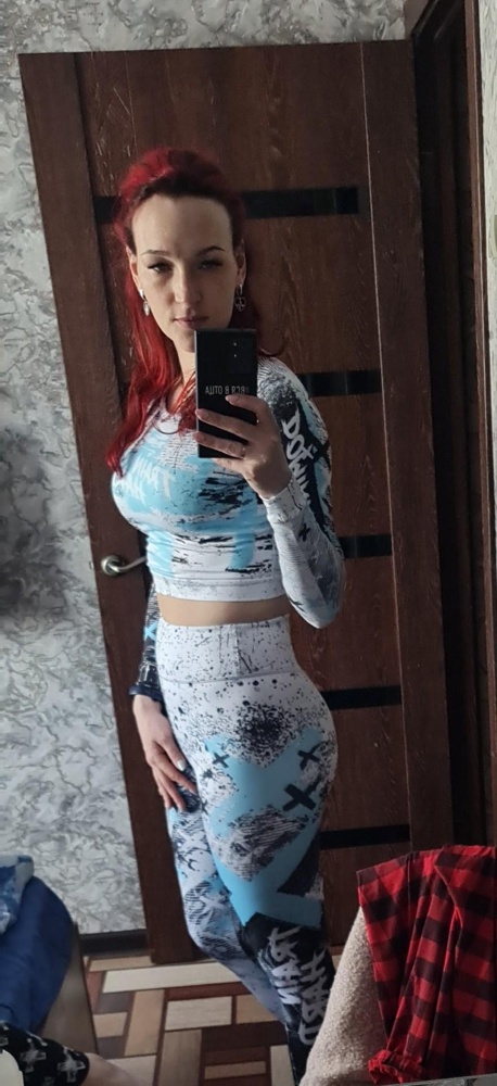 Очень классный, не подошёл размер. Но к счастью заказала 2 разных размера, сел просто супер и очень приятный к телу. В комплекте вообще космос.