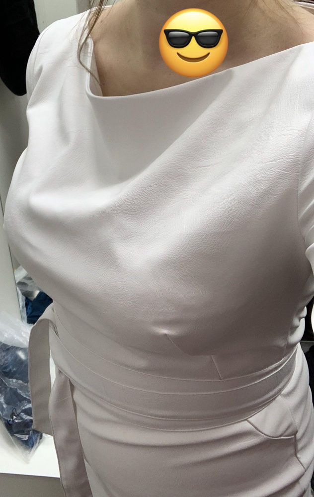 Давно хотела себе приобрести его . Платье супер. Размер соответствует . Материал, качество пошива на высоте, очень хотела оставить его себе . Но для меня оказались два но ! Скажу что это платье как оказалось для широкоплечих девушек… верх платья по спинке и горловине на мне оттопыривался на 3-5-7 см в зависимости от телодвижения… Может быть это только у меня так? К сожалению возврат …