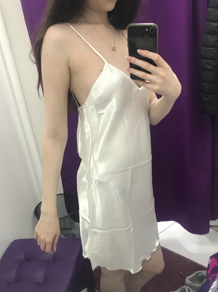 Первый мой заказ вещей и брак:( оторвана лямочка и какое-то пятнышко сбоку. Вообще, если бы село хорошо, то перезаказала бы, но и тут не повезло. Сидит не очень. Возможно, из-за оторванной лямочки, конечно, но на мне, как мешок смотрелось. Не на очень худых. Просьба не учитывать процент выкупа