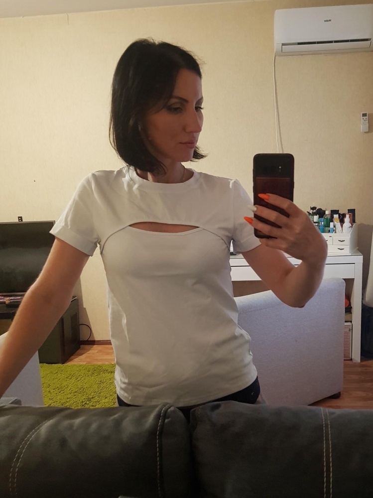 Отличная футболка. Плотная ткань. ОГ 88, ОТ 68.