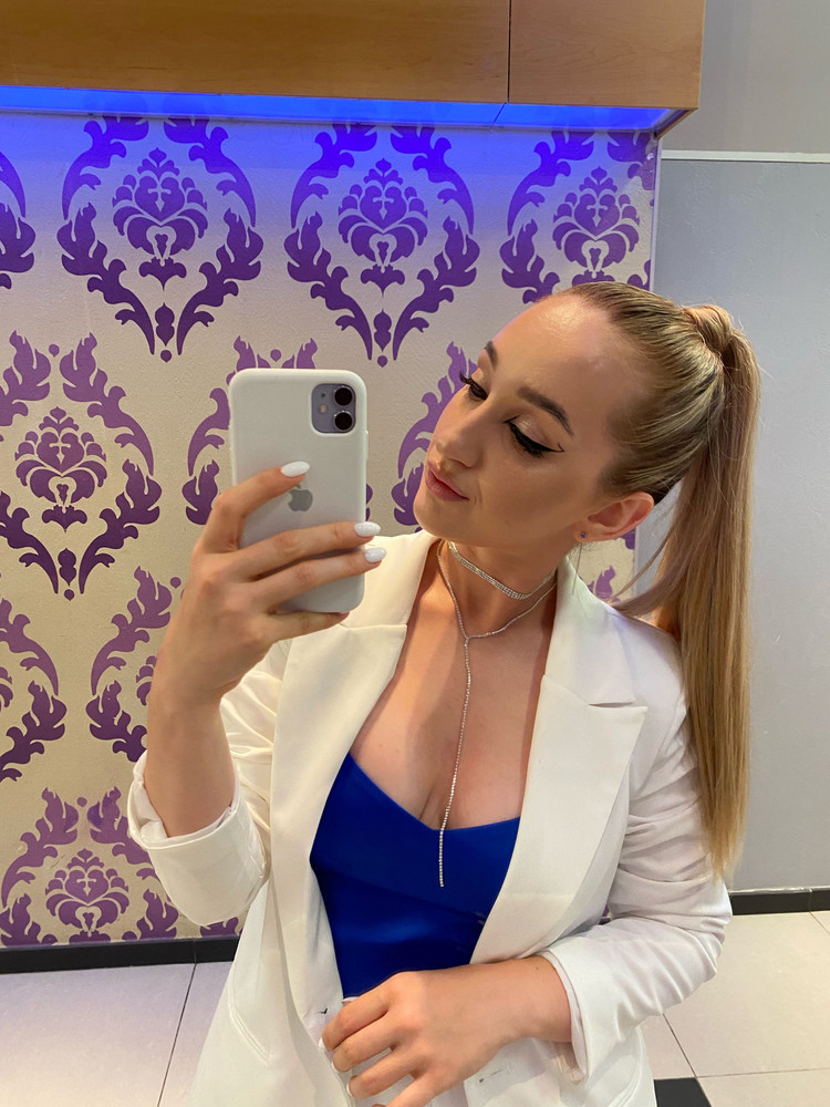 Мне очень понравился чокер! Все очень элегантно смотрелось 