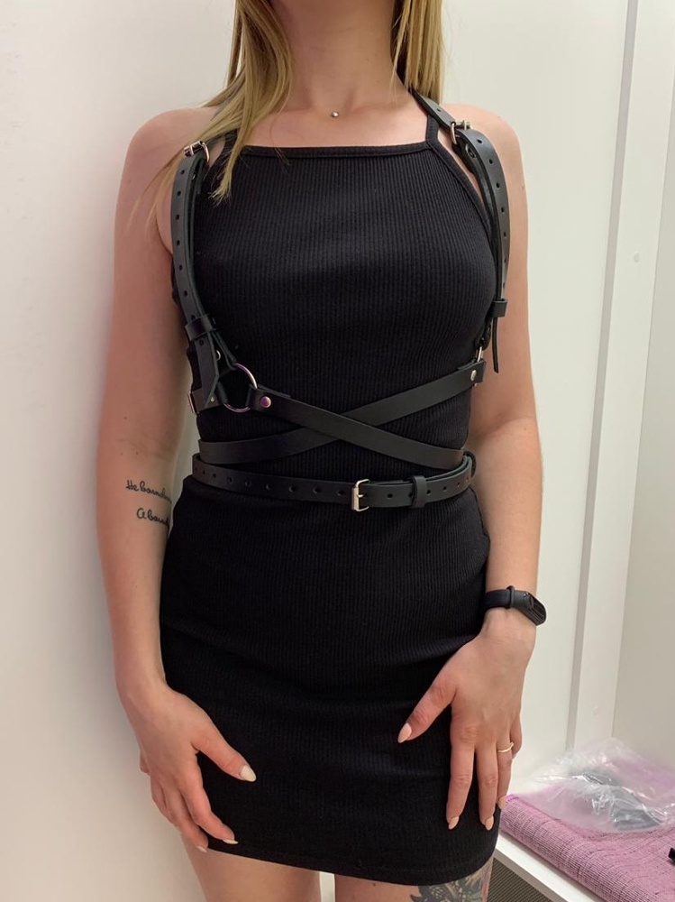 Ребята, это просто огоооонь!! Нет, огнищеее!! Заказали 4 изделия на примерку, чтобы выбрать одно, заказывал девушке на подарок. В итоге купили 3 из 4х, на 4е просто денег не хватило :DDDD Просто супер, кожа обалденная, я такого качества не ожидал. Смотрю на свою девушку и прям...ухх! если вы понимаете о чем я ;-) мужчины, берите своим девушкам, не пожалеете! Девушки, берите, будете приятно удивлены, как на вас смотрят мужчины. 5 звезд, поставил бы 10, если бы можно было