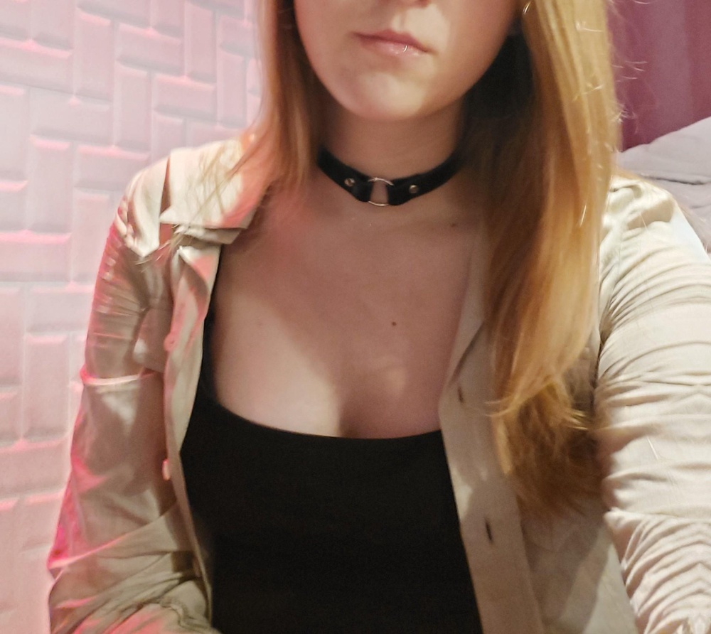 Очень красивый чокер. Круто дополняет образ!