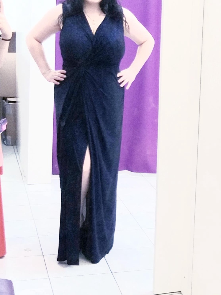 Я просто в восторге от платья.  Такая лёгкая,  такая нежная. Оставляет блёстки на теле, но это нормально🥰🥰🥰🤗🤗🤗🤗