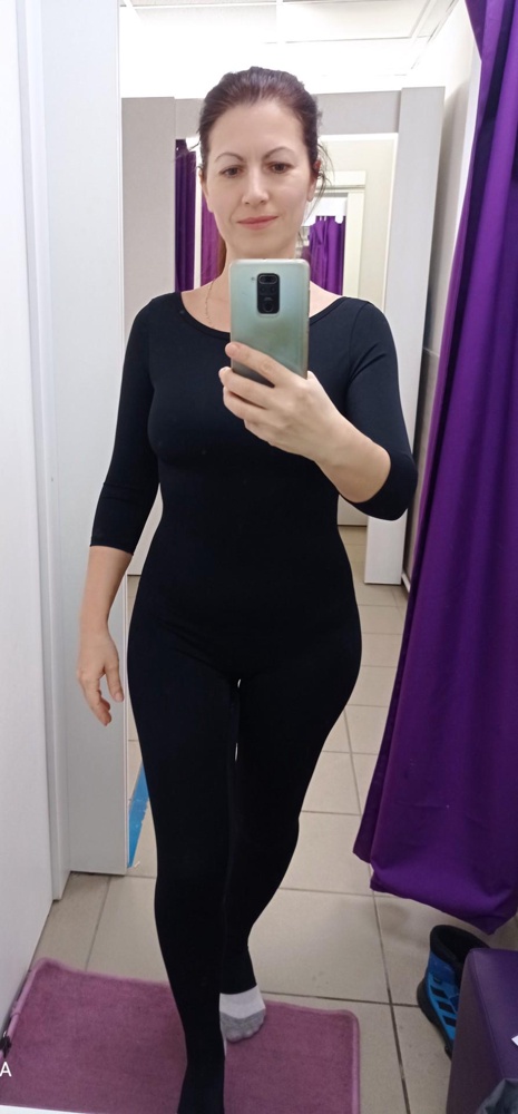 Комбинезон хороший, мне узковаты рукава может поэтому не удобно поднимать руки вверх, было бы удобнее если бы рукав был реглан, думаю я себе просто перешью рукава, брала размер м160 по росту подходит, хотела чернильный цвет