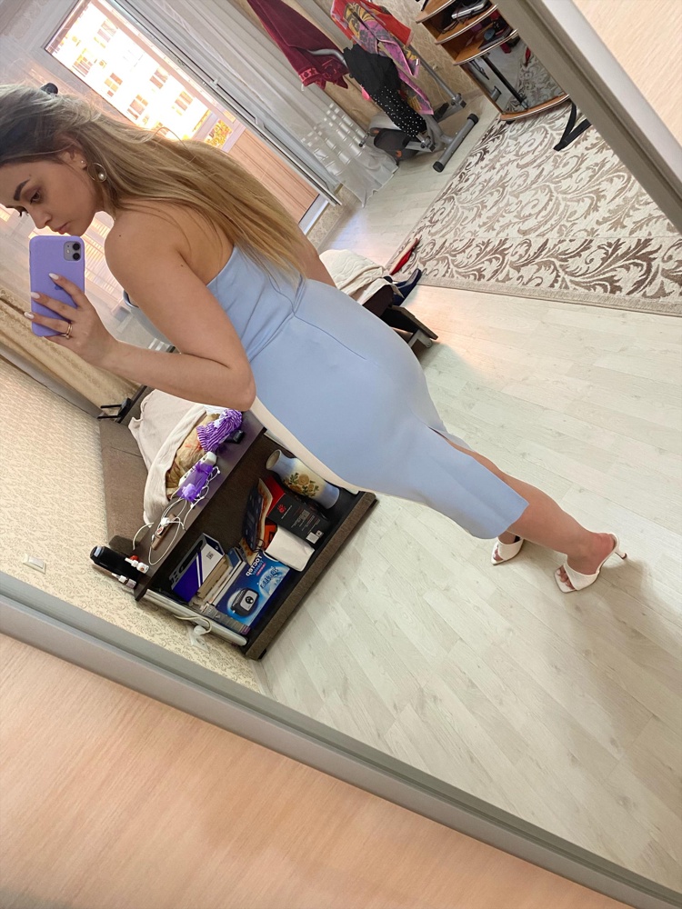 Хорошее платье,очень порадовала ткань! Смотрится «не дёшево» . Немного спадает с груди ,даже если она большая но не критично! Возможно из за того что на свой 44 взяла 46 тк не было моего размера. Оставила ,понравилось! 