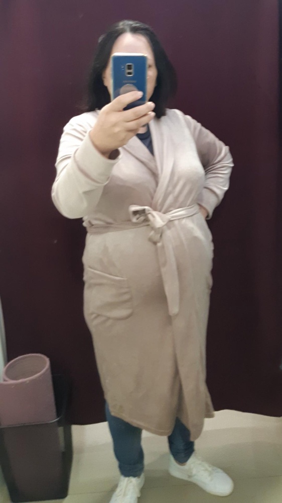 Халатик огонь! Приятный к телу , цвет приятный, соответствует размеру,  брала в роддом.