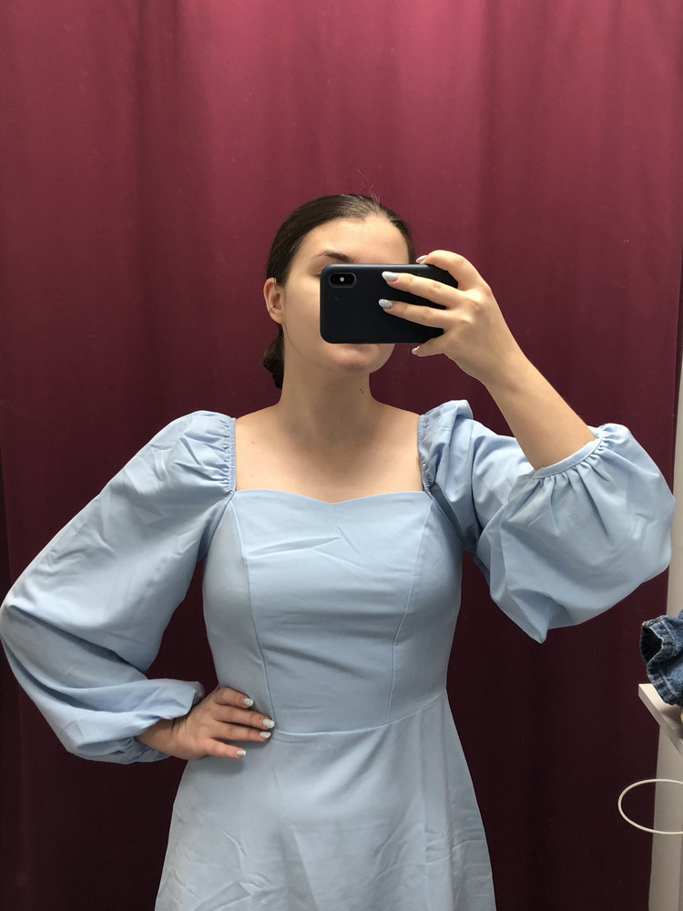 Шикарное платье, приятное к телу, легкое. Нитки не торчат, бред оправдывает название