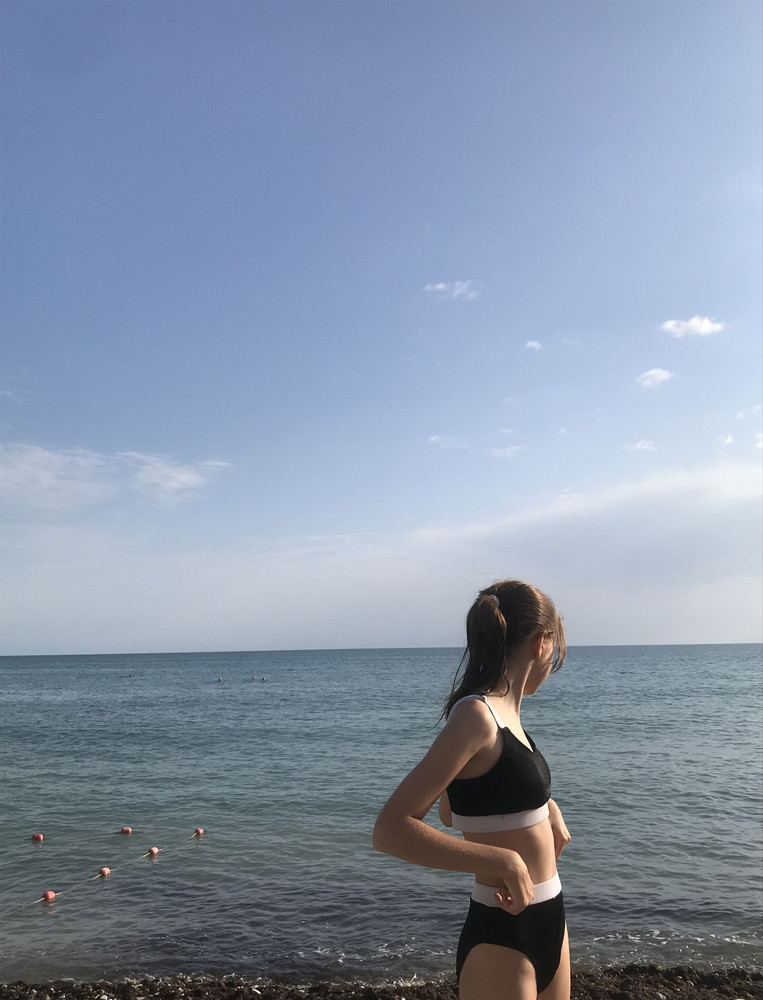 купальник хороший,мне понрав,на маленькое телосложение сел хорошо((