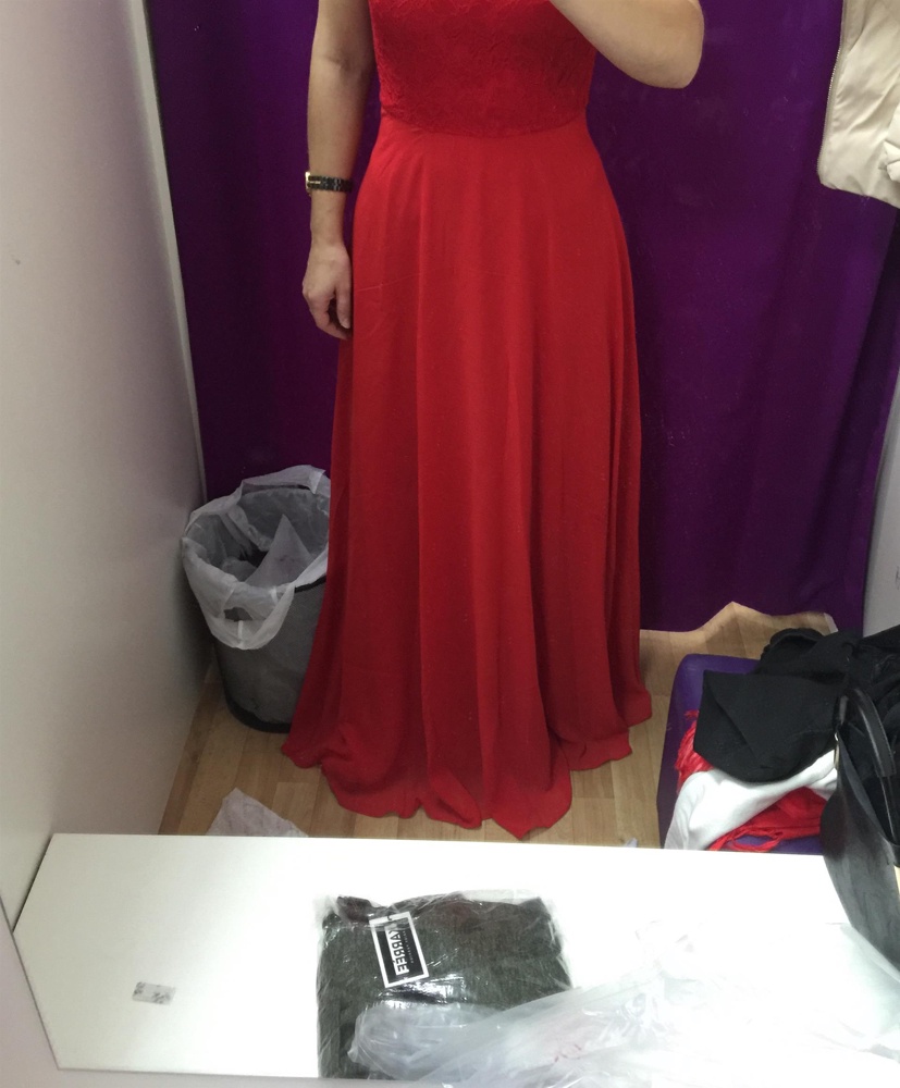 Платье хорошее, но по росту (164) мне не подходит, очень длинное и пришло без пояса. По размеру идеально, а вот рост...