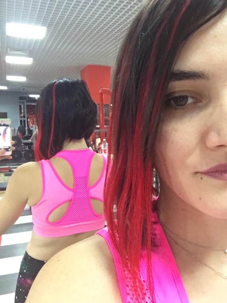 Классный яркий топ, хорошо удерживает грудь. Спинка отдельная красота!