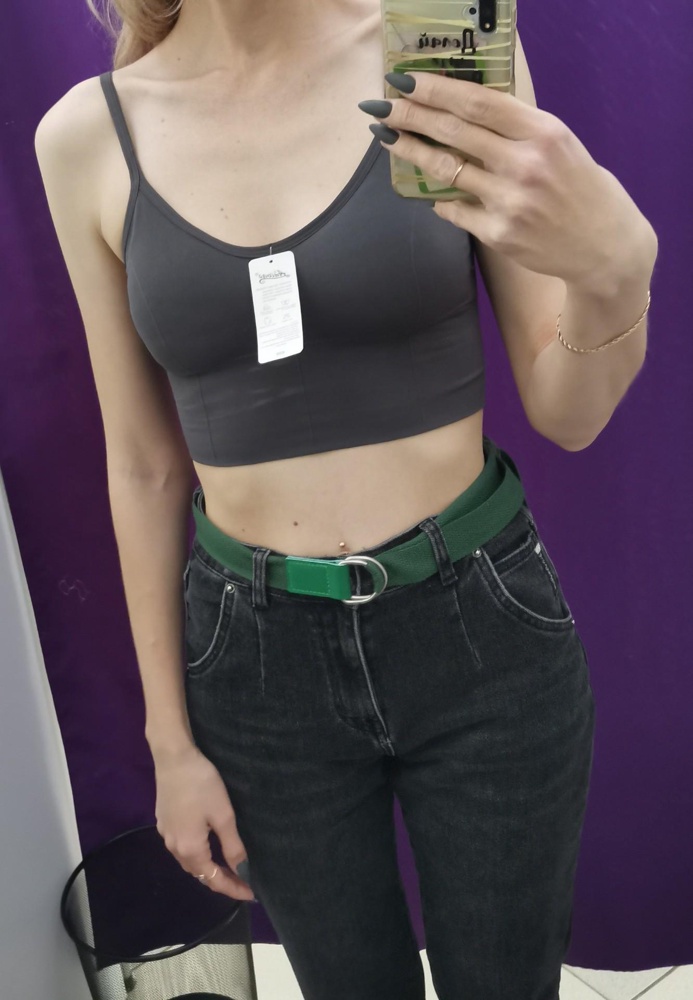 Приятная ткань, грудь держит хорошо, но налез на мои широкие плечи прям туго 😁