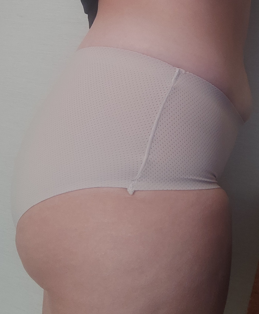 Качество и цвет очень понравились. Сказать, что они не видимые под одеждой не могу. Звезду снимать не буду. Если бы была высокая посадка, для меня было бы лучше. Об-98, там где прилегает резинка -91. Размер оставила   L. Буду носить с одеждой, которая не облегает.