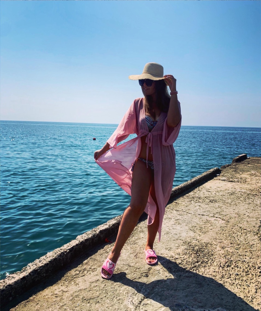 Очень осталась довольна 😍 качество суперское 👍🏽👍🏽👍🏽 сидит супер, то что и хотела 🤗