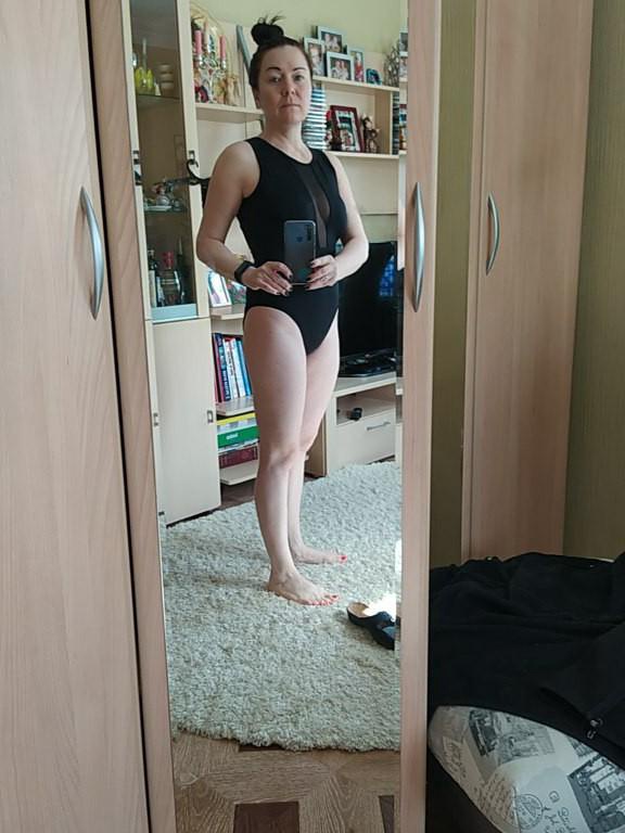 Очень классный купальник, но на мой рост 160 провисает пройма сбоку груди и сборит верх, видно на фото