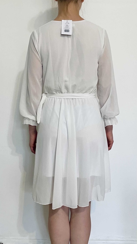 Мои параметры: 87 / 72 / 100, на фото размер: 44