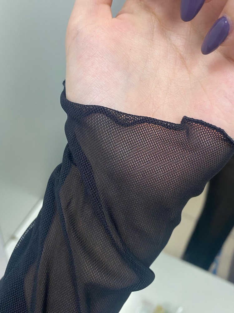 Не ожидала, что материал такой приятный. Хорошо сел на мою фигуру (размер 46, попа почти 48). Даже фото сделала)) 