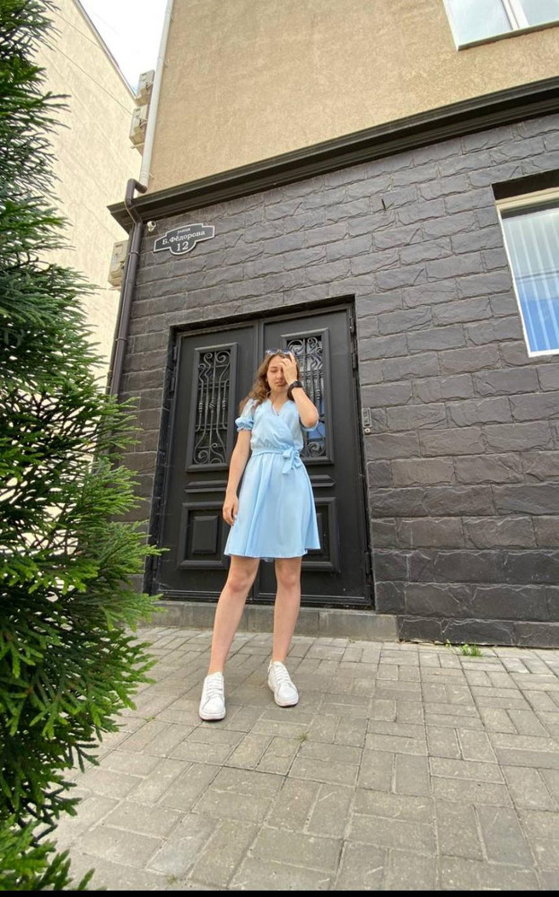 Платье безумно понравилось . очень красивое, лёгкое. Поставьте лайков на отзыв😂