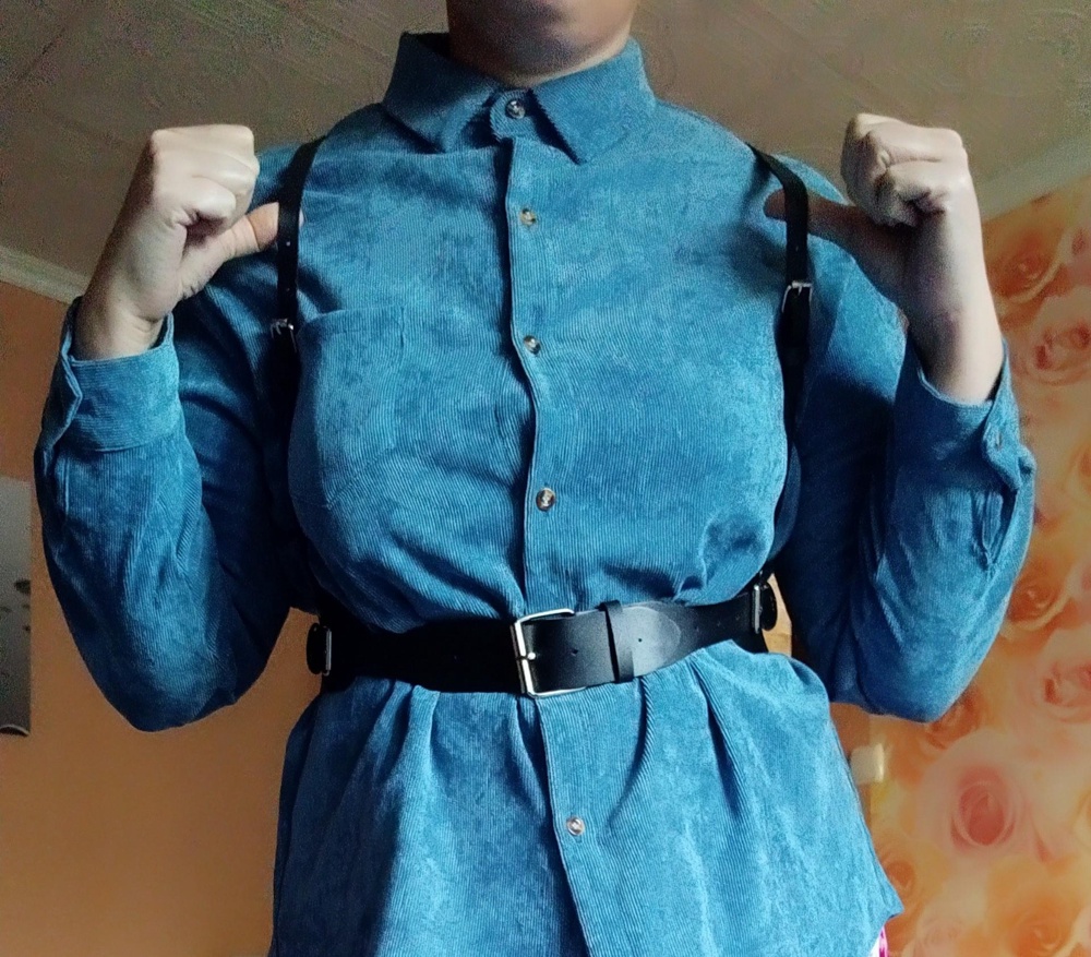 Очень эффектная вещица. Качество исполнения на высоте.Отличная регулировка на размеры, мой российский размер 52, рост 170, отлично подогнала под себя. Эко кожа плотная и жестковатая, но зато отлично держит форму.